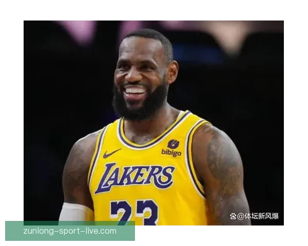 詹东里出战热火成疑湖人凌晨抵达迈阿密备战比赛